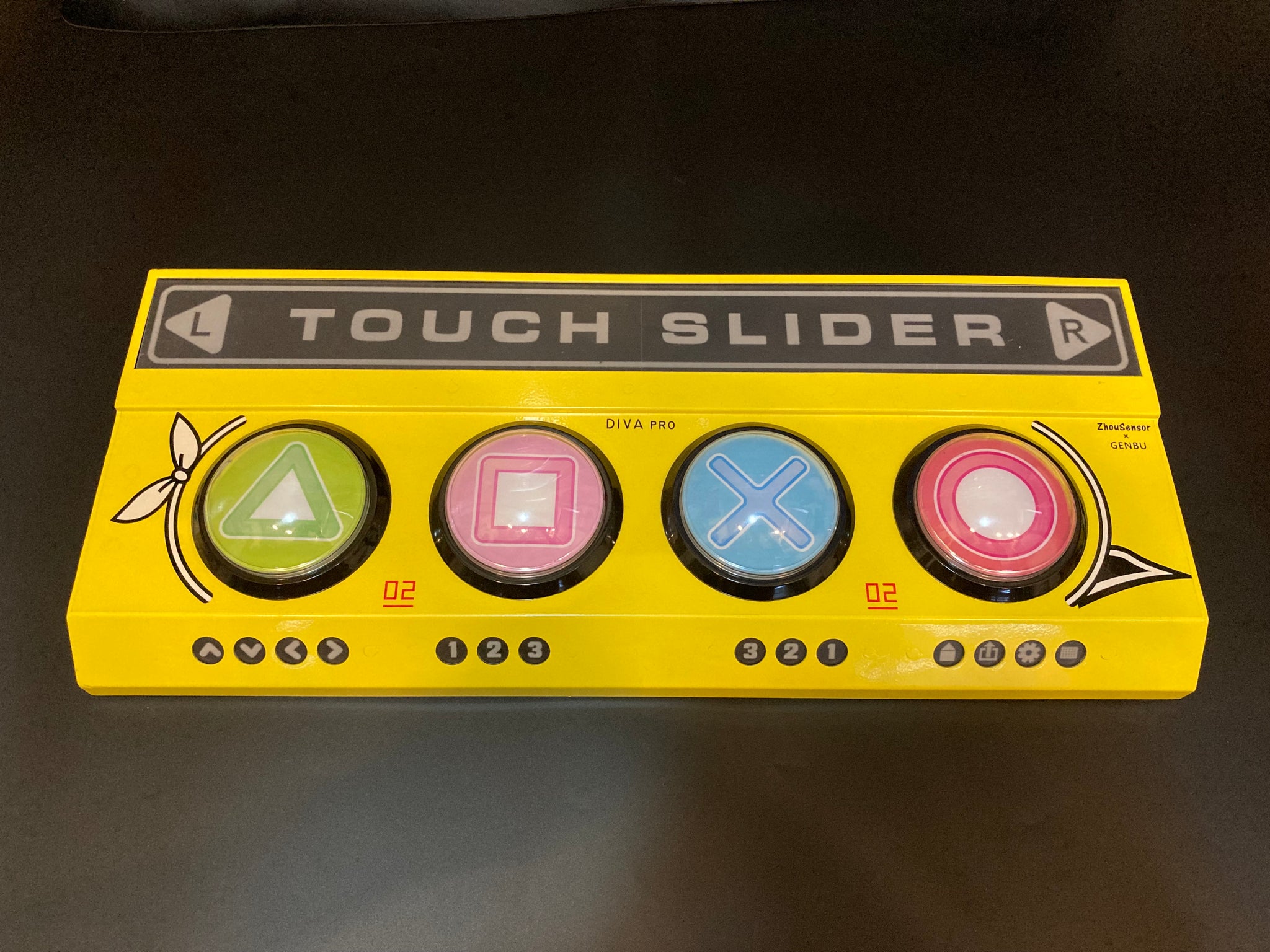 ZhouSensor DIVA Pro: Hatsune Miku Project Diva Arcade-Style